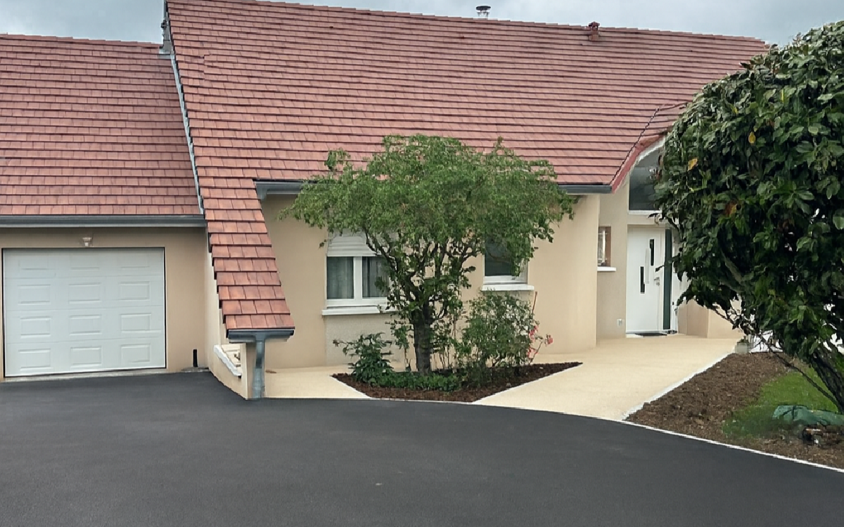 Cour en enrob� � chaud et Min�ralstar �23381